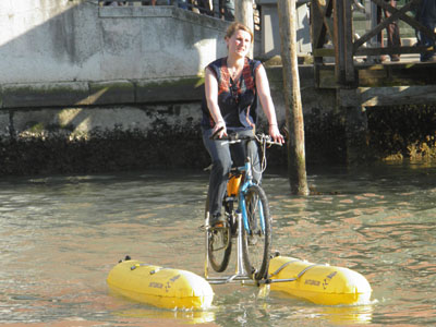 Οικονομικές μετακινήσεις και στη… θάλασσα